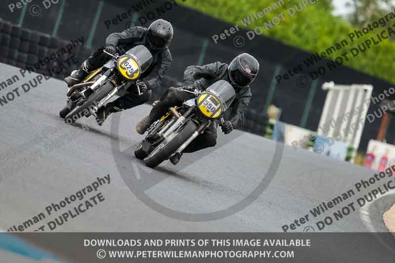 Vintage motorcycle club;eventdigitalimages;mallory park;mallory park trackday photographs;no limits trackdays;peter wileman photography;trackday digital images;trackday photos;vmcc festival 1000 bikes photographs